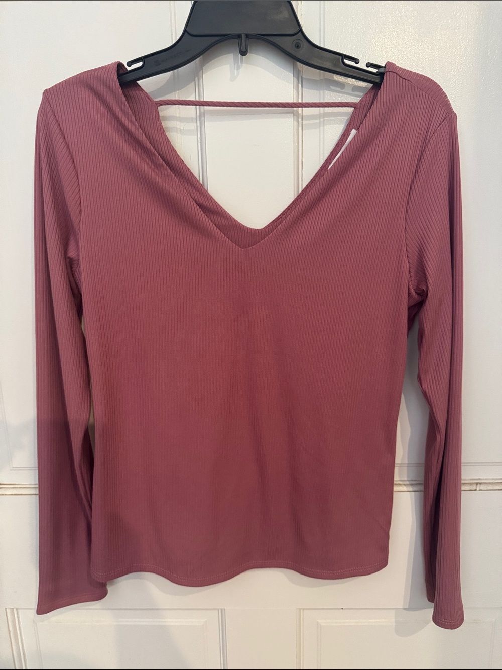 Socialite Ribbed V-Neck Long Sleeve Top - Rosewood